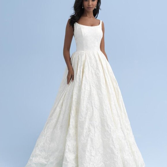 Beautiful Brand New Wedding Dress From Disney Collection - Picture 5 of 6